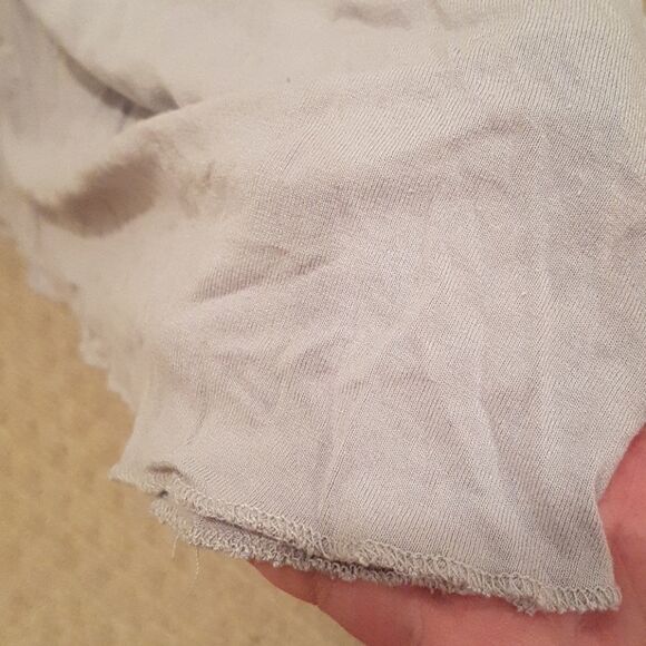 3/$20 H&M butterfly sz L grey top woman - Picture 2 of 8